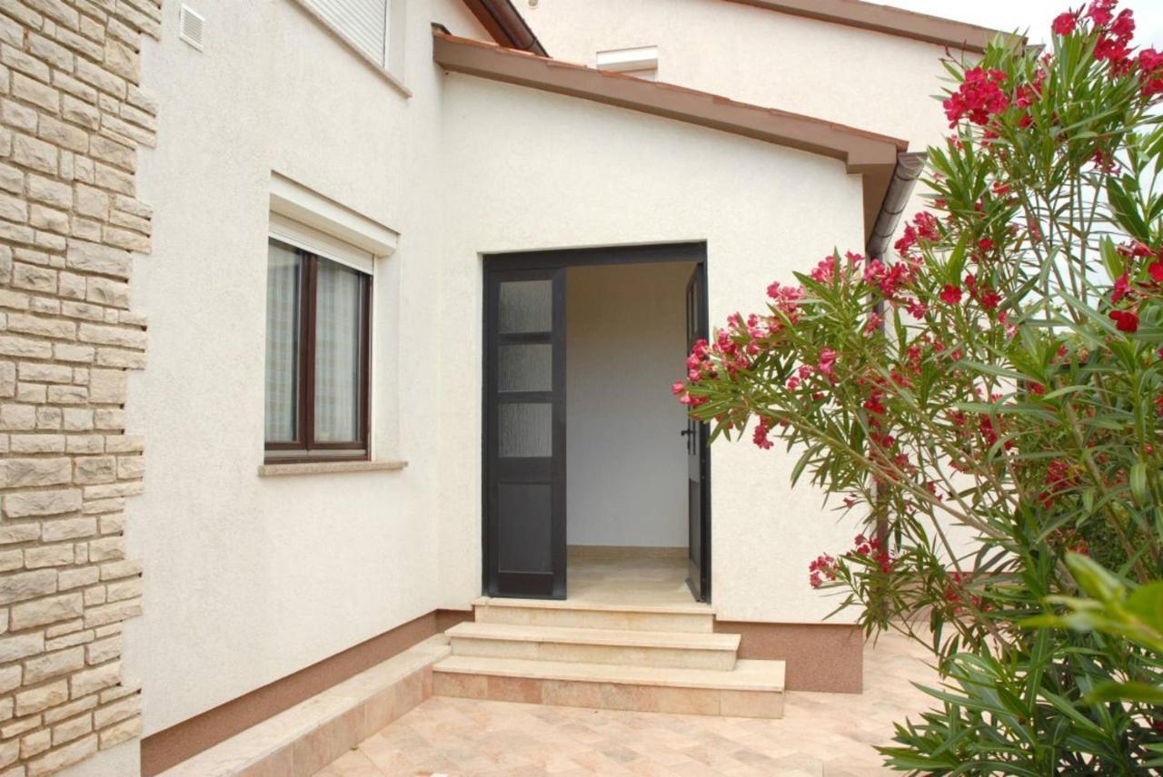 Holiday Home Villa San Stefano Pula Exterior foto